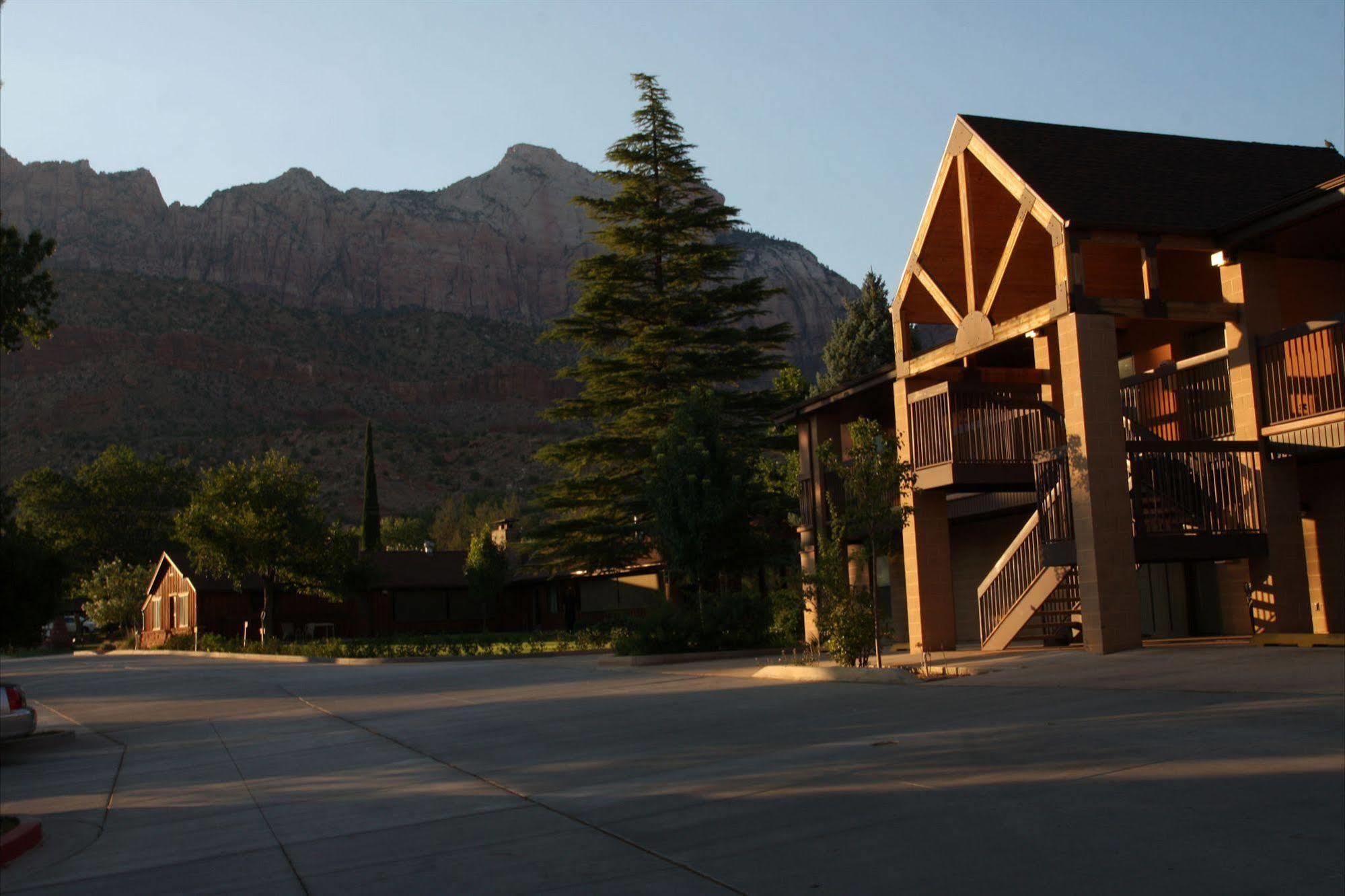 Driftwood Lodge Спрингдейл Екстериор снимка