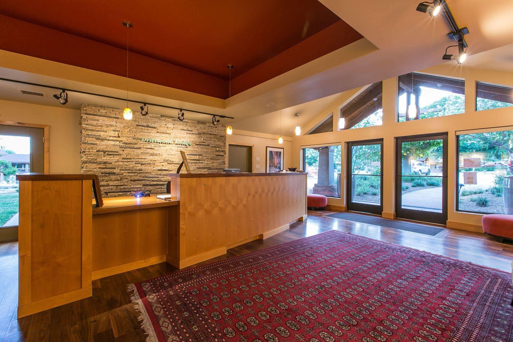 Driftwood Lodge Спрингдейл Екстериор снимка